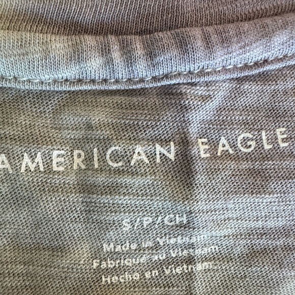 American Eagle cropped long sleeve T-shirt, new with tags - Picture 2 of 4